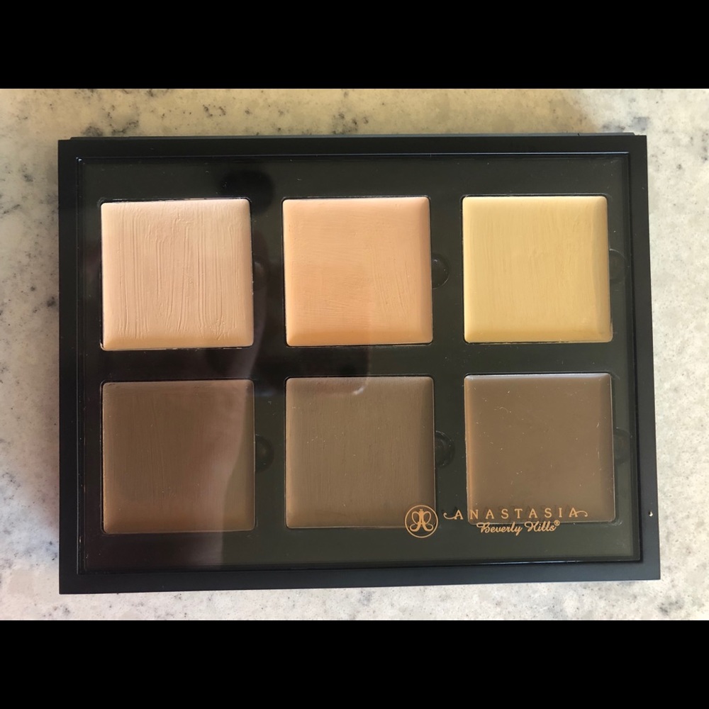 ABH cream contour kit in Light